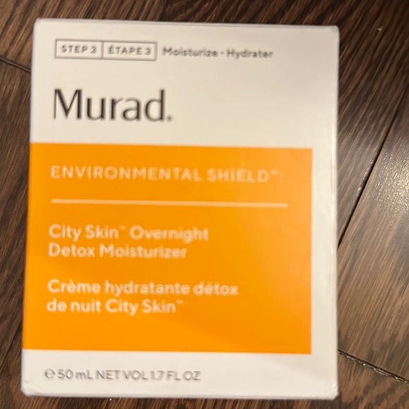 Murad City Skin" Overnight
Detox Moisturizer - Picture 7 of 13